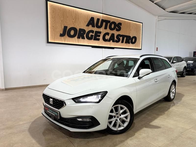 Usado Seat Leon Style 115 CV (84 kW) 2022 Blanco Familiar