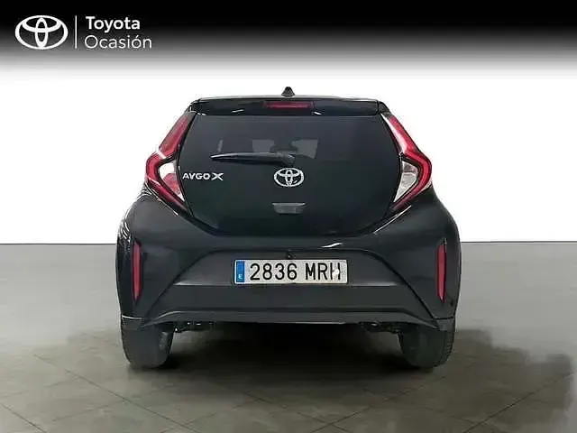 Usado Toyota Aygo X Play 72 CV (52 kW) 2024 Negro SUV