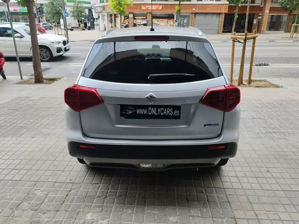 Usado Suzuki Vitara 129 CV (94 kW) 2023 Plateado SUV