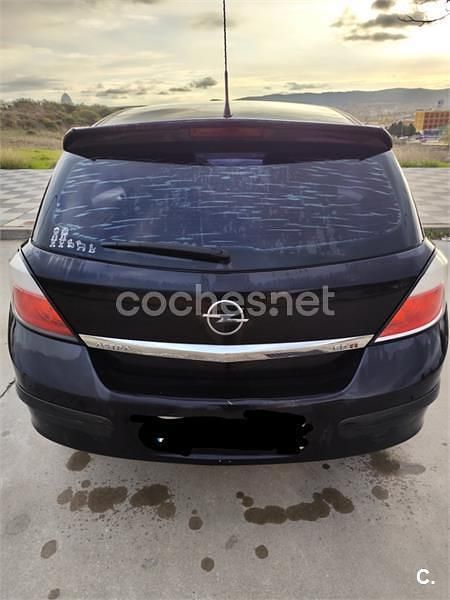 Usado Opel Astra Elegance 100 CV (73 kW) 2004 Negro Berlina