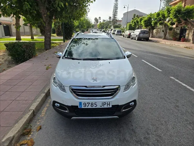 Usado Peugeot 2008 Allure 120 CV (88 kW) 2016 Blanco SUV
