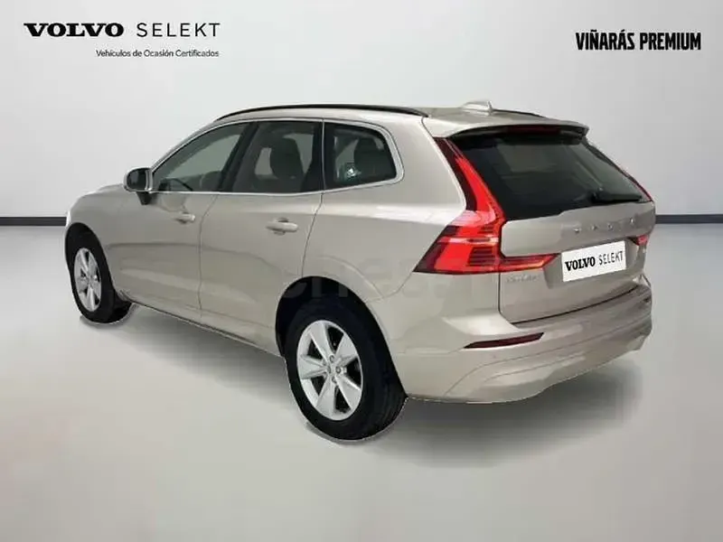 Usado Volvo XC60 Core 197 CV (144 kW) 2023 Gris / plata SUV