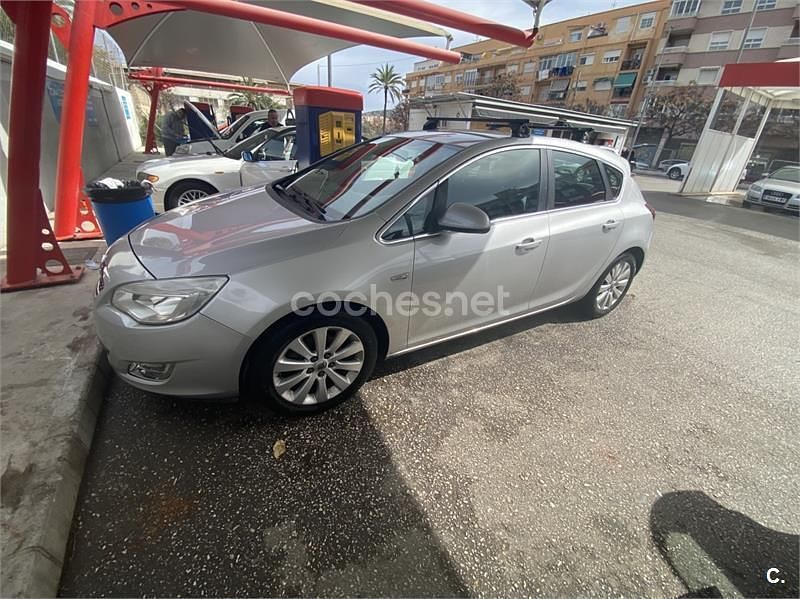 Usado Opel Astra Sport 110 CV (80 kW) 2011 Gris / plata Berlina