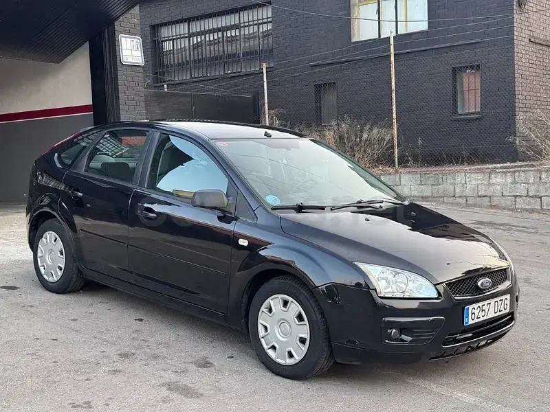 Usado Ford Focus Trend 100 CV (73 kW) 2006 Negro Berlina