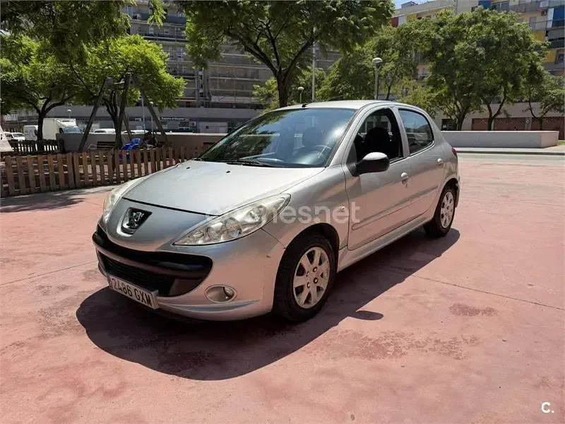 Usado Peugeot 206+ 70 CV (51 kW) 2010 Gris / plata Utilitario