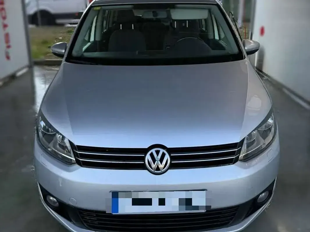 Usado VW Touran Advance 105 CV (77 kW) 2014 Gris Monovolumen