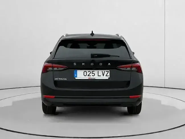 Usado Skoda Octavia Ambition 150 CV (110 kW) 2022 Negro Familiar