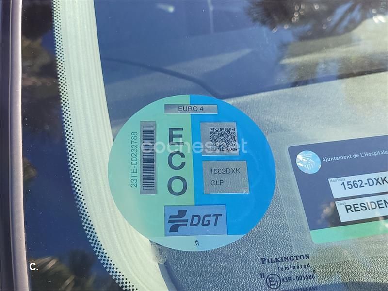 Usado Ford Focus Trend 100 CV (73 kW) 2006 Gris / plata Berlina