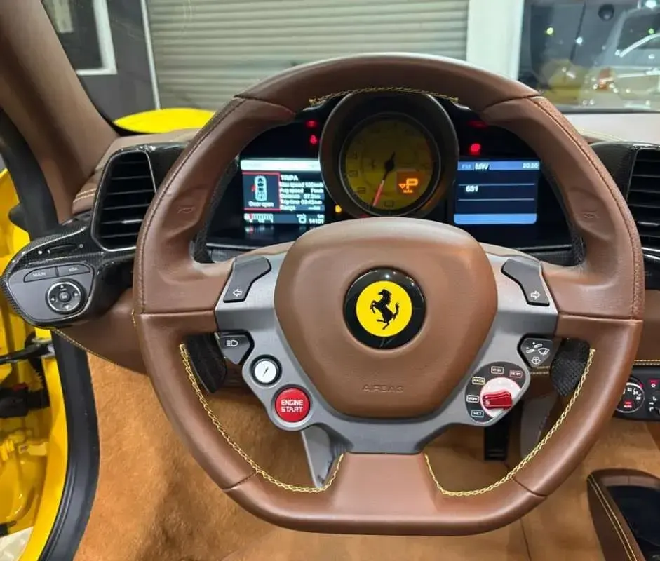 Usado Ferrari 458 570 CV (419 kW) 2012 Amarillo Descapotable