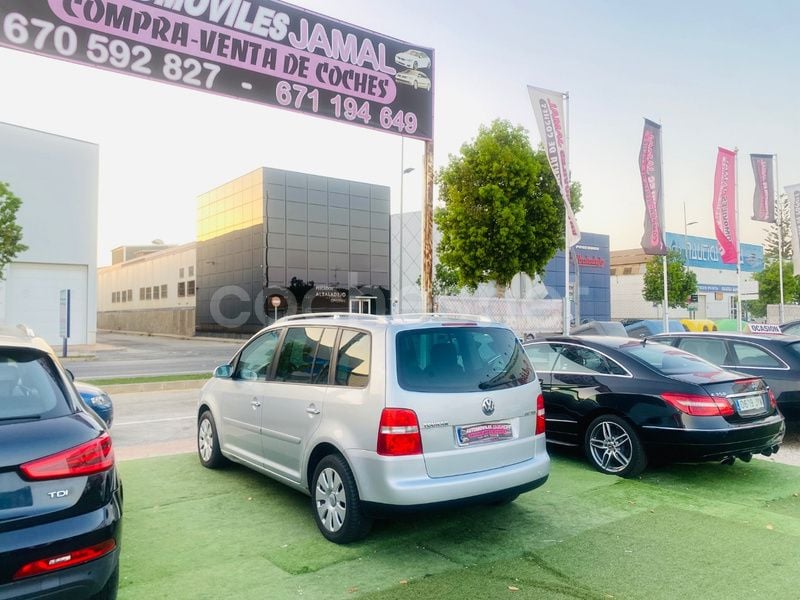 Usado VW Touran Conceptline 140 CV (102 kW) 2005 Gris / plata Monovolumen