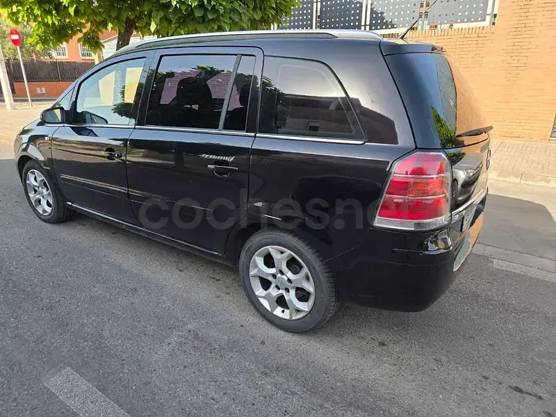 Usado Opel Zafira Cosmo 150 CV (110 kW) 2007 Negro Monovolumen