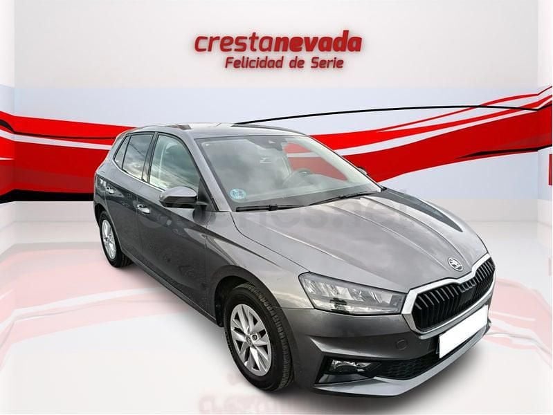 Usado Skoda Fabia Essence 80 CV (58 kW) 2024 Gris / plata Berlina