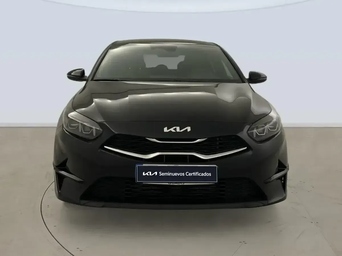 Usado Kia Ceed Edition 7 100 CV (73 kW) 2025 Negro Utilitario