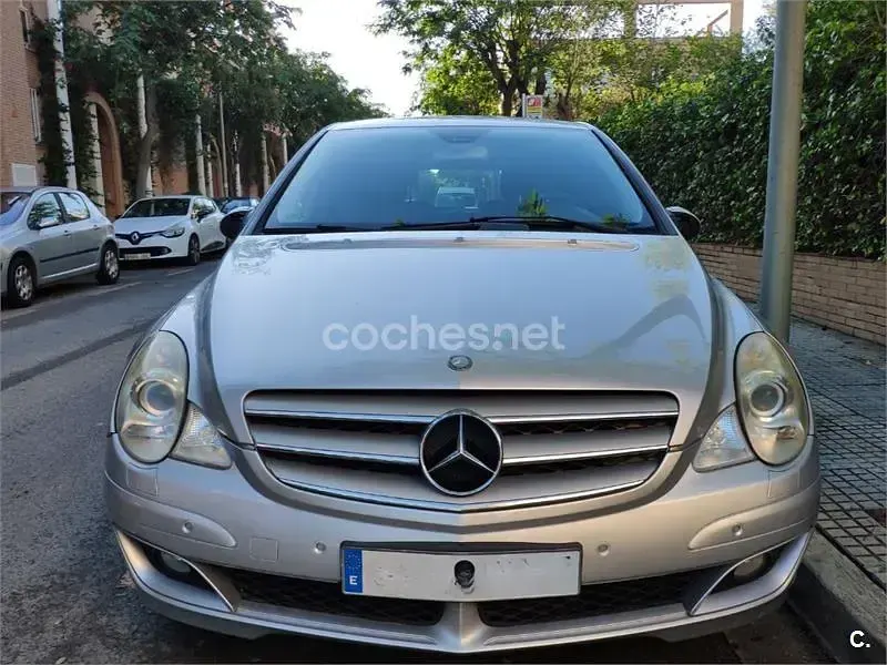 Usado Mercedes R320 224 CV (164 kW) 2006 Gris / plata Familiar