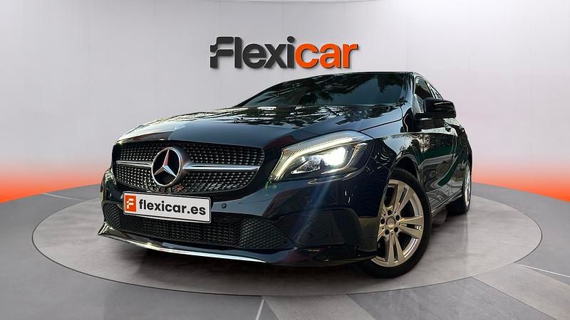 Usado Mercedes A180 Urban 122 CV (89 kW) 2017 Negro Berlina