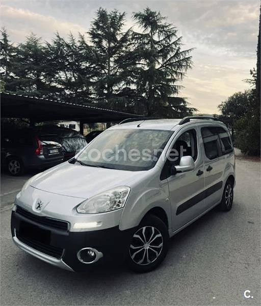 Usado Peugeot Partner Tepee Outdoor 92 CV (67 kW) 2013 Gris / plata Monovolumen