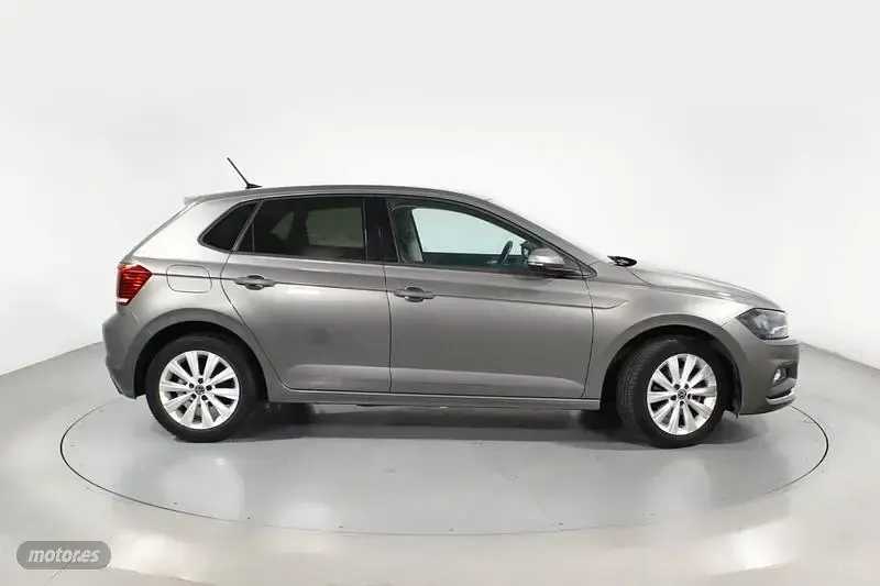 Usado VW Polo R-line 115 CV (84 kW) 2021 Gris Utilitario