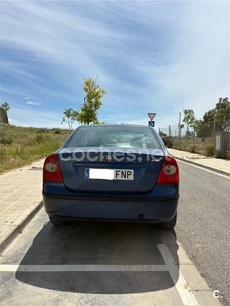 Usado Ford Focus Trend 90 CV (66 kW) 2007 Azul Berlina