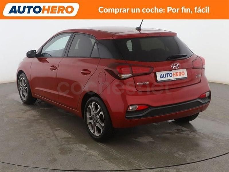 Usado Hyundai i20 101 CV (74 kW) 2018 Rojo Berlina
