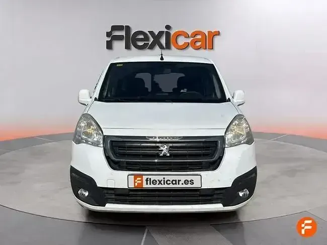Usado Peugeot Partner Tepee Access 100 CV (73 kW) 2016 Blanco Monovolumen