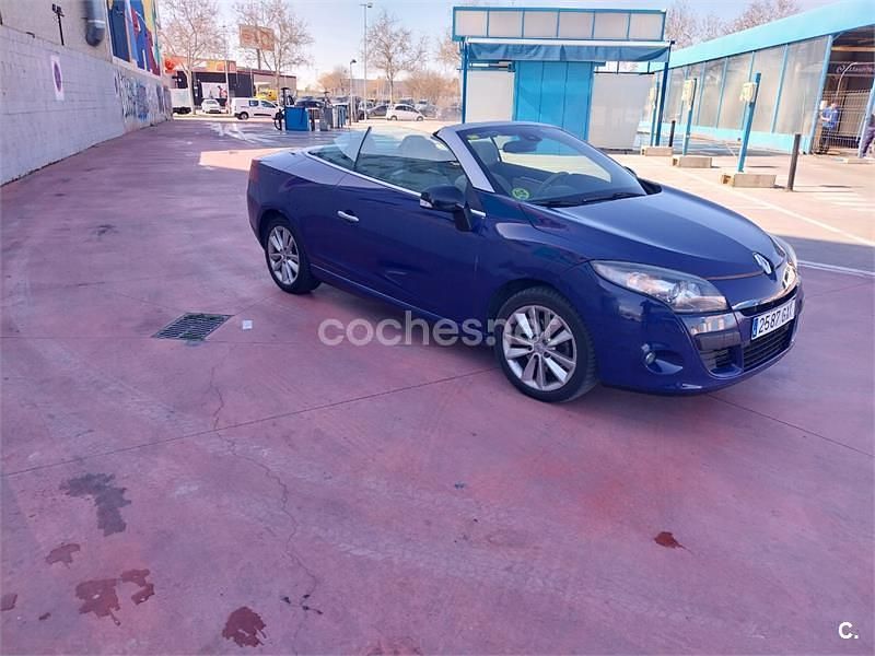 Usado Renault Mégane Cabriolet Privilege 150 CV (110 kW) 2010 Azul Descapotable