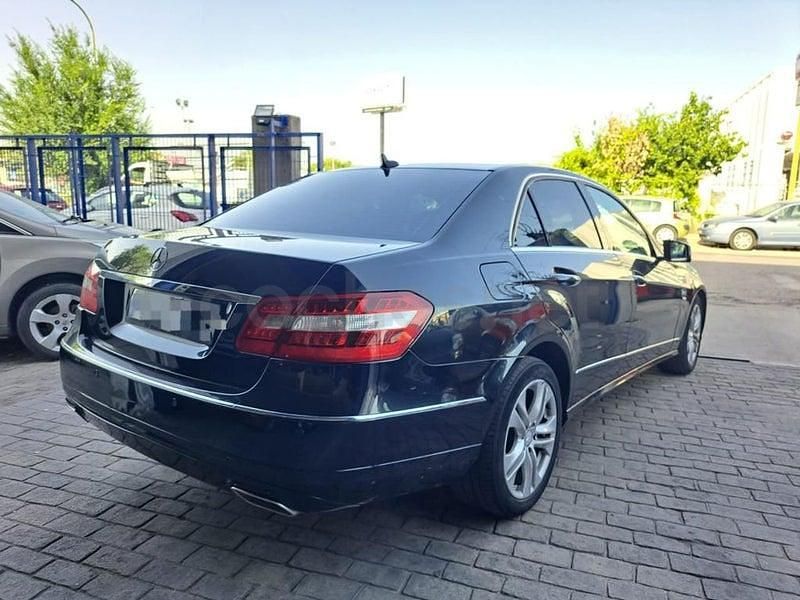 Usado Mercedes E220 170 CV (125 kW) 2010 Negro Berlina