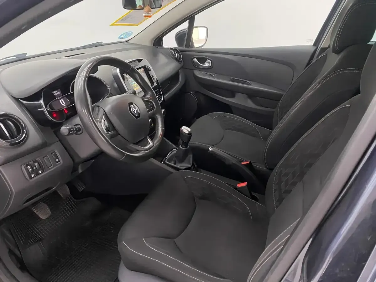 Usado Renault Clio IV LIMITED 90 CV (66 kW) 2019 Gris / plata Berlina