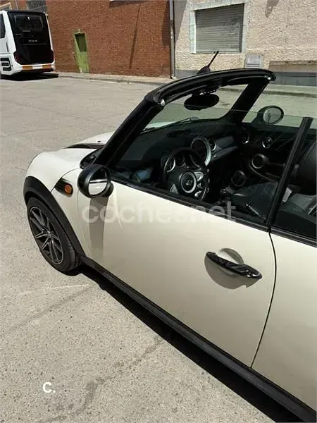 Usado Mini One Cabriolet 90 CV (66 kW) 2010 Beige Descapotable