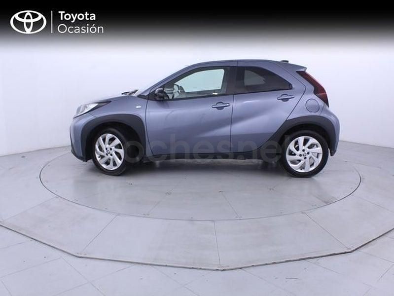 Usado Toyota Aygo X Play 72 CV (52 kW) 2025 Gris / plata SUV