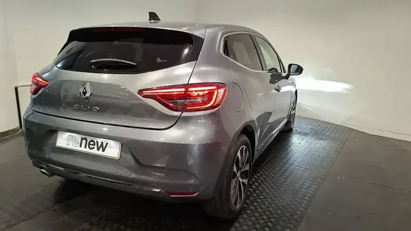 Usado Renault Clio V Techno 90 CV (66 kW) 2023 Gris / plata Berlina