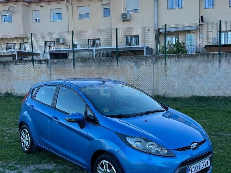 Usado Ford Fiesta Trend 68 CV (50 kW) 2010 Azul Utilitario