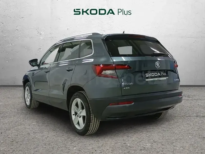 Usado Skoda Karoq Ambition 116 CV (85 kW) 2018 Gris / plata SUV
