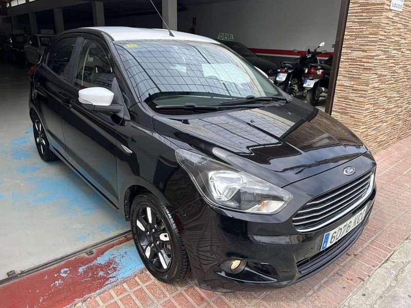 Usado Ford Ka Plus 86 CV (63 kW) 2017 Negro Utilitario