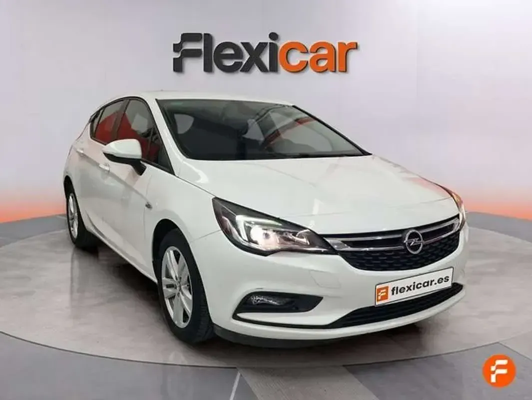 Usado Opel Astra Selective 110 CV (80 kW) 2019 Blanco Utilitario
