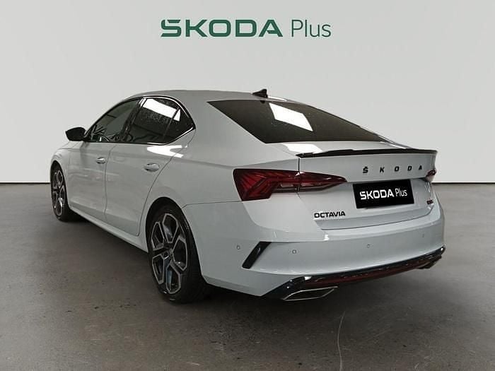 Usado Skoda Octavia RS 200 CV (147 kW) 2021 Blanco