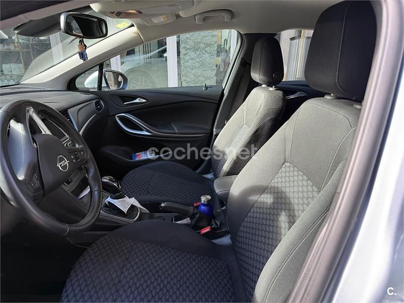 Usado Opel Astra 110 CV (80 kW) 2020 Gris / plata Berlina