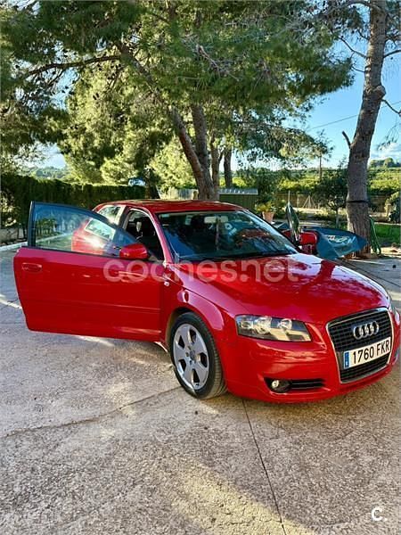 Usado Audi A3 Attraction 105 CV (77 kW) 2007 Rojo Utilitario