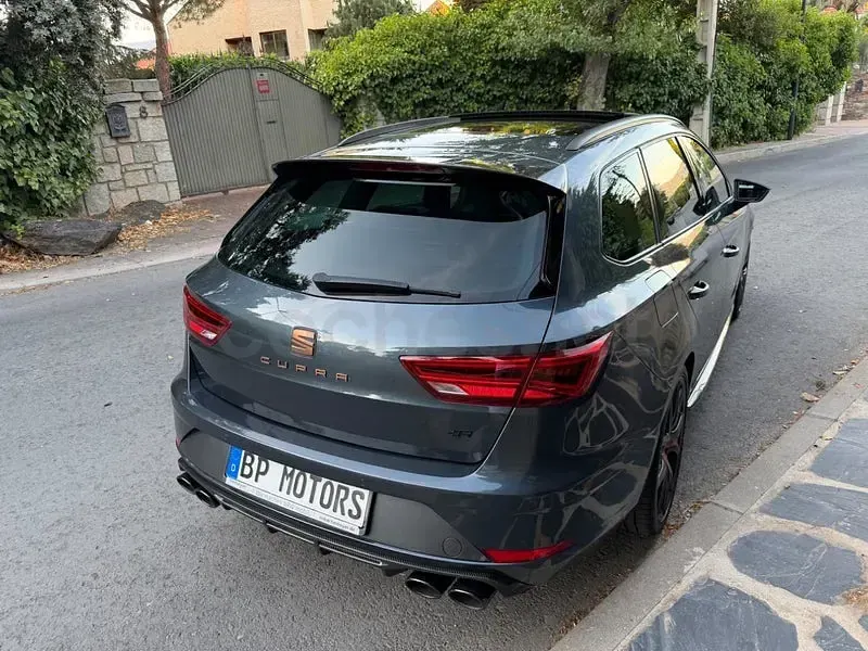 Usado Seat Leon 4Drive 300 CV (220 kW) 2020 Gris / plata Familiar