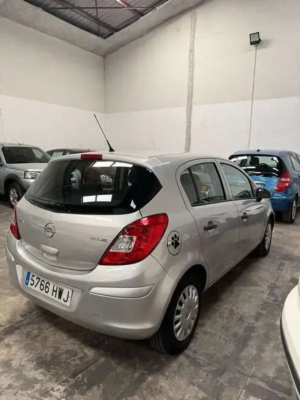 Usado Opel Corsa Selective 75 CV (55 kW) 2014 Gris Utilitario