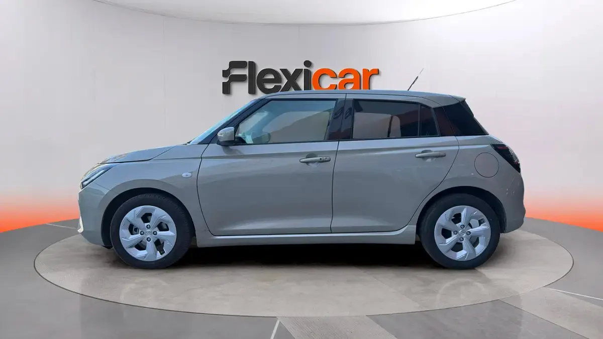 Usado Suzuki Swift 82 CV (60 kW) 2025 Beige Utilitario