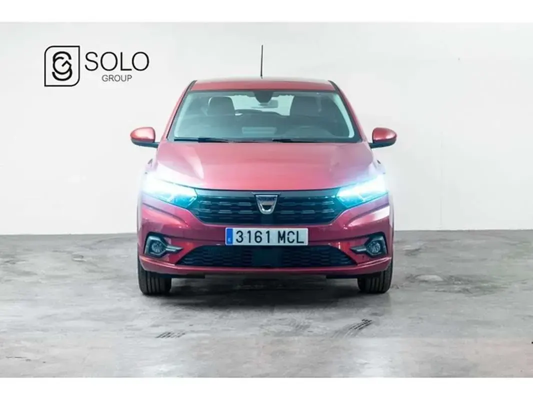 Usado Dacia Sandero Comfort 91 CV (66 kW) 2022 Rojo Utilitario