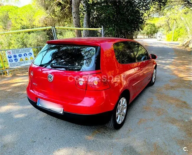 Usado VW Golf IV Highline 115 CV (84 kW) 2005 Rojo Berlina