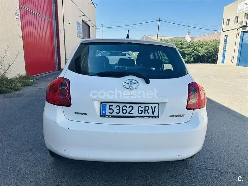 Usado Toyota Auris 90 CV (66 kW) 2009 Blanco Utilitario
