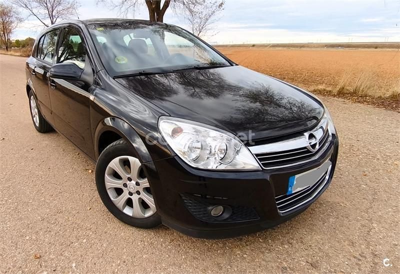 Negro Usado 2010 Opel Astra Cosmo Berlina | 4450 € (Buen precio) - Imagen 1/4