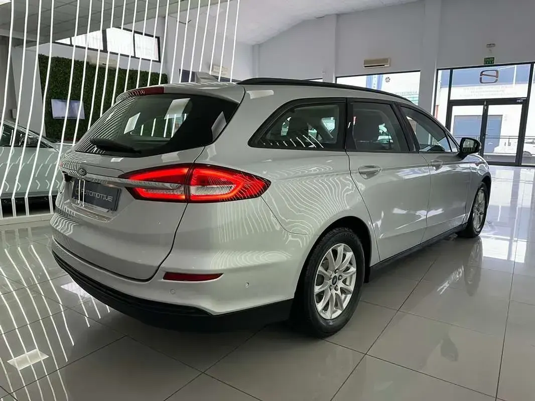 Usado Ford Mondeo Trend 150 CV (110 kW) 2021 Gris Familiar