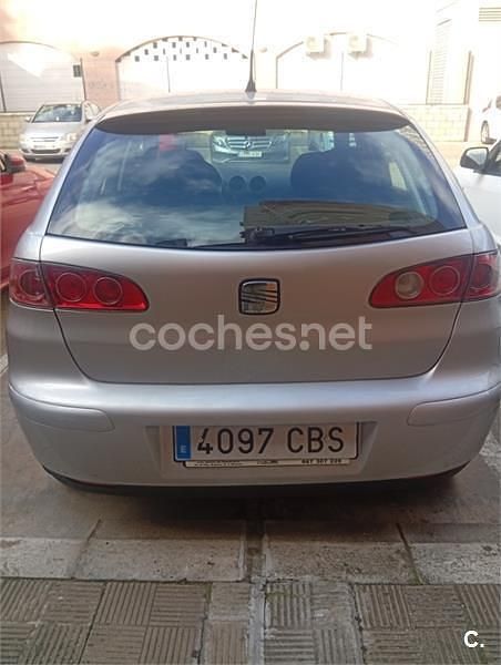 Usado Seat Ibiza 75 CV (55 kW) 2002 Gris / plata Berlina