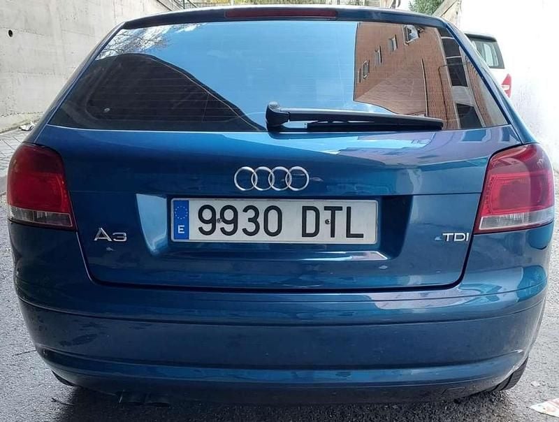 Usado Audi A3 Ambition 105 CV (77 kW) 2005 Azul Utilitario