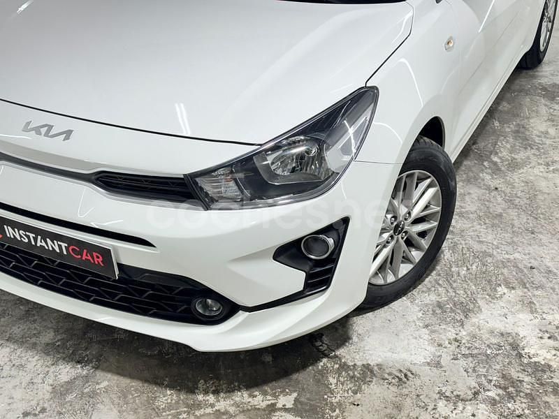 Usado Kia Rio 84 CV (61 kW) 2023 Blanco Berlina