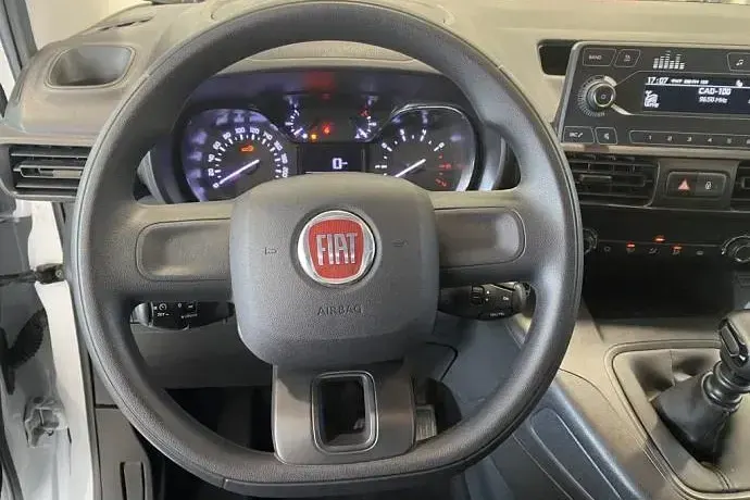 Usado Fiat Doblò 102 CV (75 kW) 2023 Monovolumen