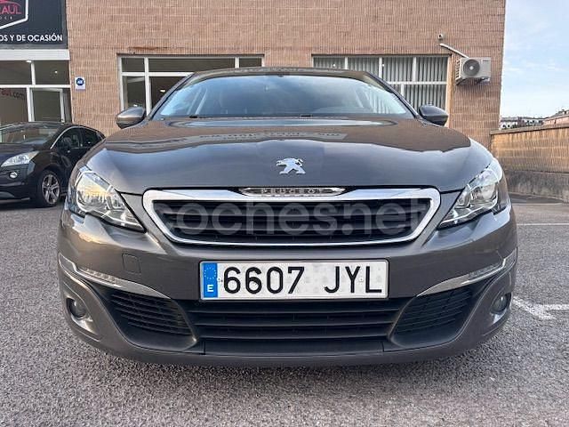 Usado Peugeot 308 Active 100 CV (73 kW) 2017 Gris / plata Berlina